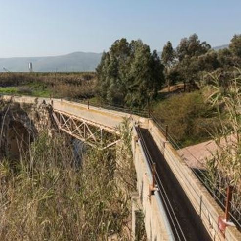 Passeggiata lungo il fiume Amal e sul ponte Kantara