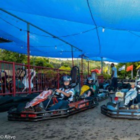 Corrida de kart no lago