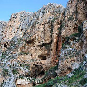 Печера-фортеця і скеля Арбель