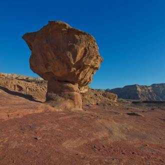 On the Israel Trail to the top of Mount Timna